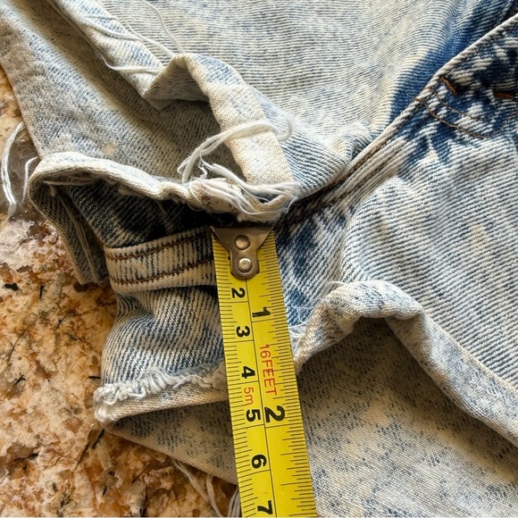 Levi's Shorts Blue Jeans 550 Distressed Frayed Acid Wash Women's Size 5 - Picture 7 of 8